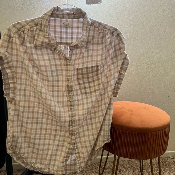 Gingham Button Front top - Picture 3 of 4